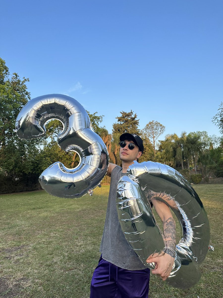 JulianSerrano01's tweet photo. hola gente cómo están?! jajsj q loco lcdsm, bueno del 2009 hasta ahora ustedes también cumplieron años no se hagan los locos https://t.co/whXG6rWJul