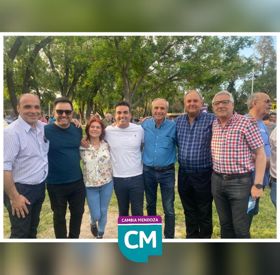 dubesergio's tweet photo. Acompañamos a @PatoBullrich en un multitudinario Cierre de Campaña en Mendoza, junto al Gobernador electo @alfredocornejo y nuestro Intendente @rufeilok

Este domingo 22 de octubre #PatoPresidente https://t.co/CTZHSgcYMr