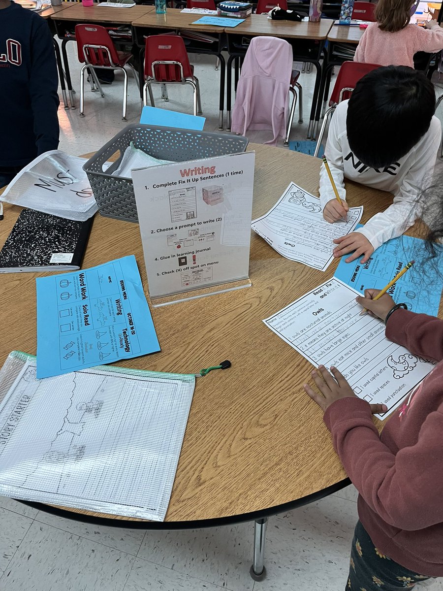 s_masten's tweet image. Bring them in, build them up, teach them how, send them out…#smallgroupinstruction @AndersonFirsts @lisagarosi @KCWilliamsFCS @CWESTeamStretch #everychildreads