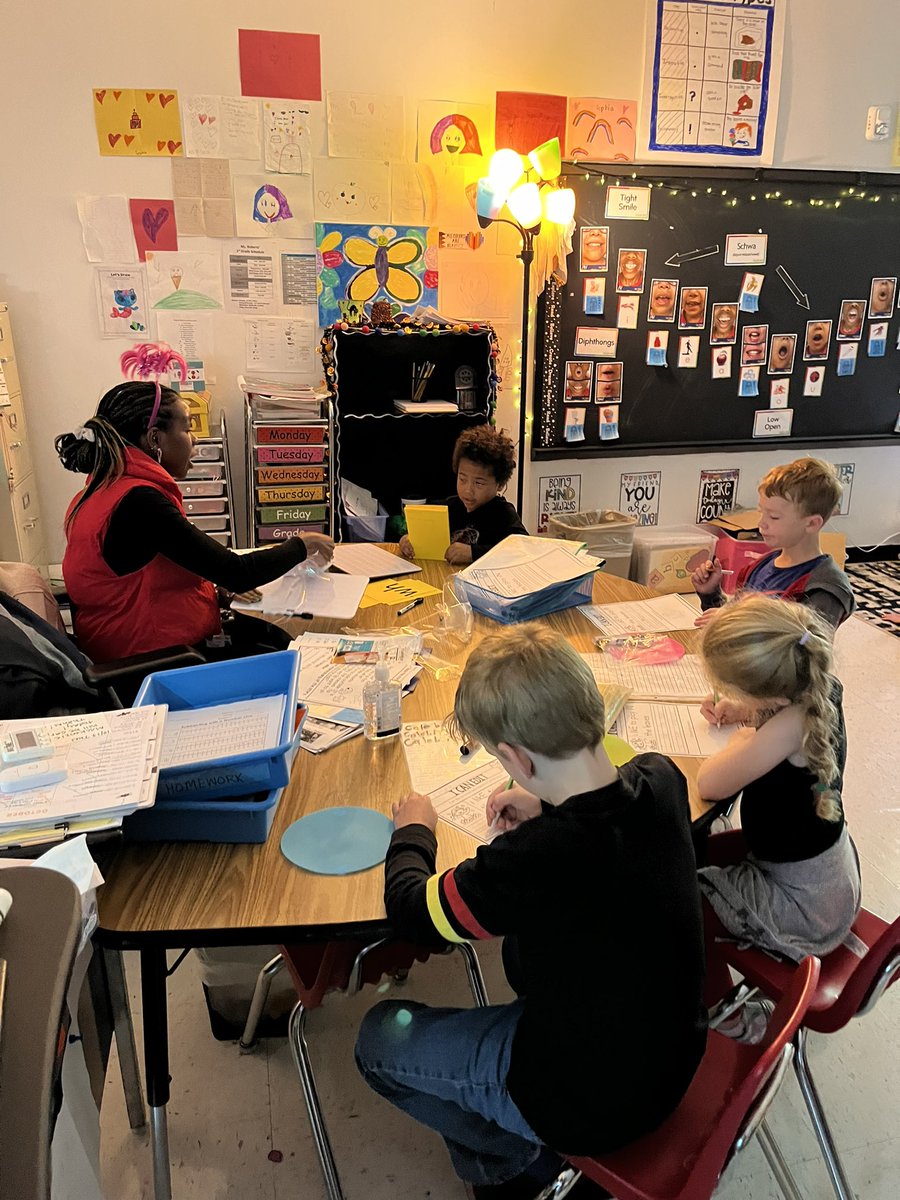 s_masten's tweet image. Bring them in, build them up, teach them how, send them out…#smallgroupinstruction @AndersonFirsts @lisagarosi @KCWilliamsFCS @CWESTeamStretch #everychildreads