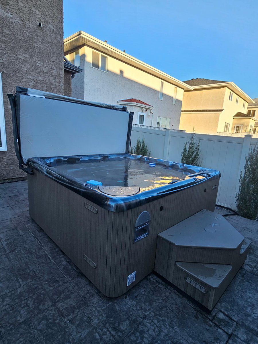 Check it out! 🔥🔥🔥 The Halabi residence just got a lot hotter with the addition of a Beachcomber 590 Limited Edition. This gorgeous tub makes for the perfect place to unwind and spend quality family time.

#Beachcomberhottubs #Beachcomber #ShopYEG #Shoplocal #HotTubLife #Unwind