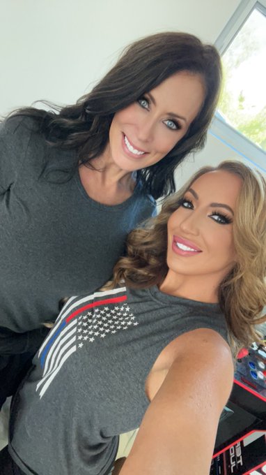 Got to see the beautiful @TheReaganFoxx on set today 😘 who thinks we should shoot together again for<a class="tags" href="/tag/thereaganfoxx">@thereaganfoxx</a>