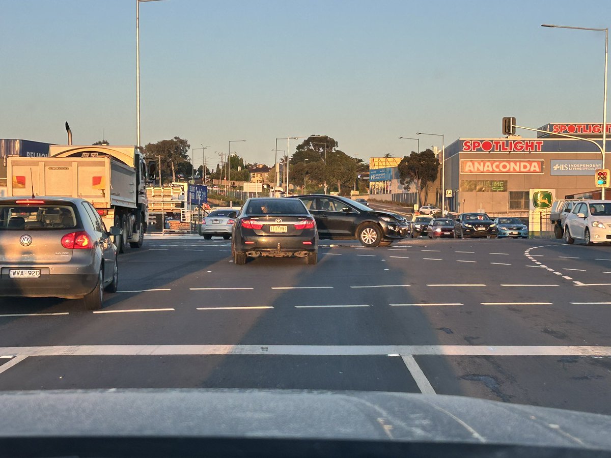 Gotta love this persons attempt at Parking early this morning… “I’ll just leave my car locked up in the middle of a multi lane major intersection!” @krocknews <a href="/geelongaddy/">Geelong Advertiser</a>