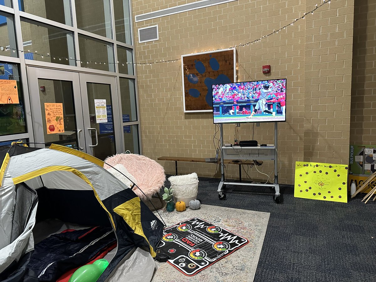 I have some amazing accommodations for the evening thanks to <a href="/WilsonElemPTA/">Wilson ElementaryPTO</a>  and the Wilson students! Thanks NVT <a href="/NewtownVT/">NewtownVillageTavern</a> for the delicious dinner!