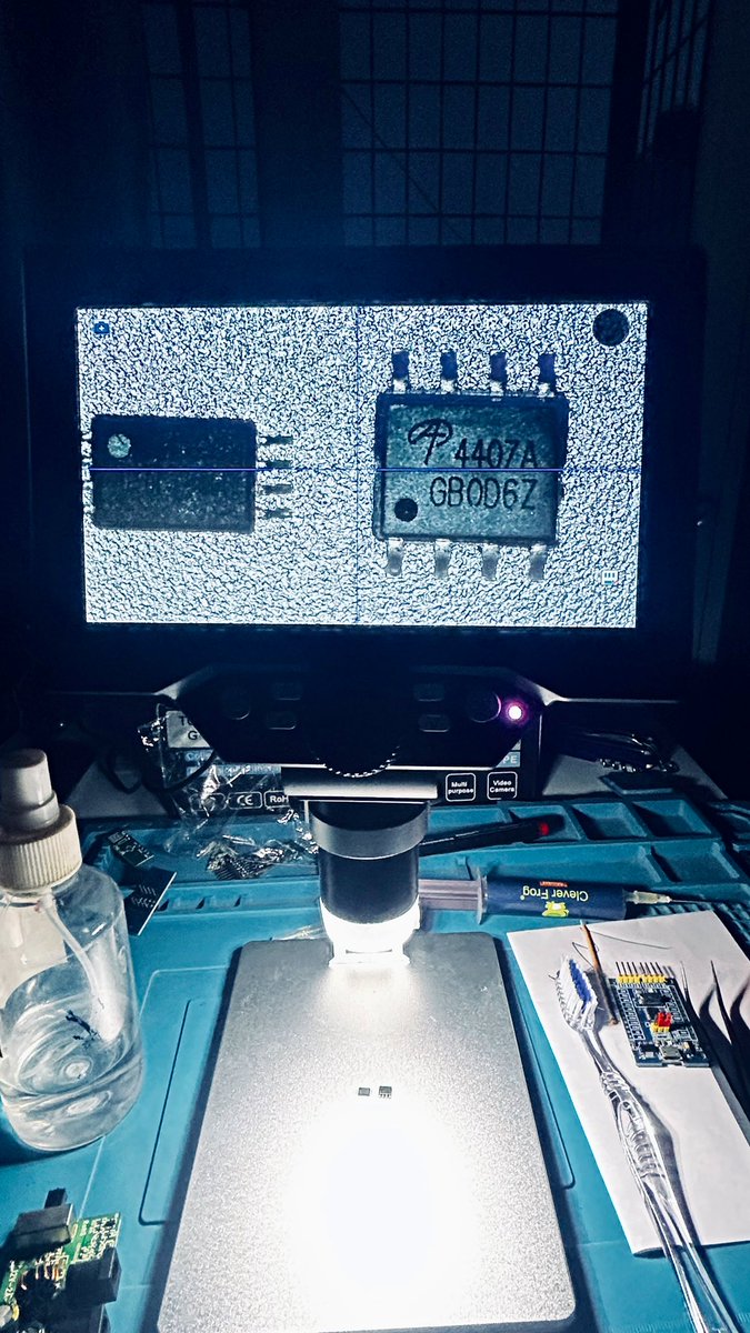 v33riot's tweet photo. Electronic Microscope 1200X

#dechip #microscope #hardware https://t.co/YtOYrqDYNW