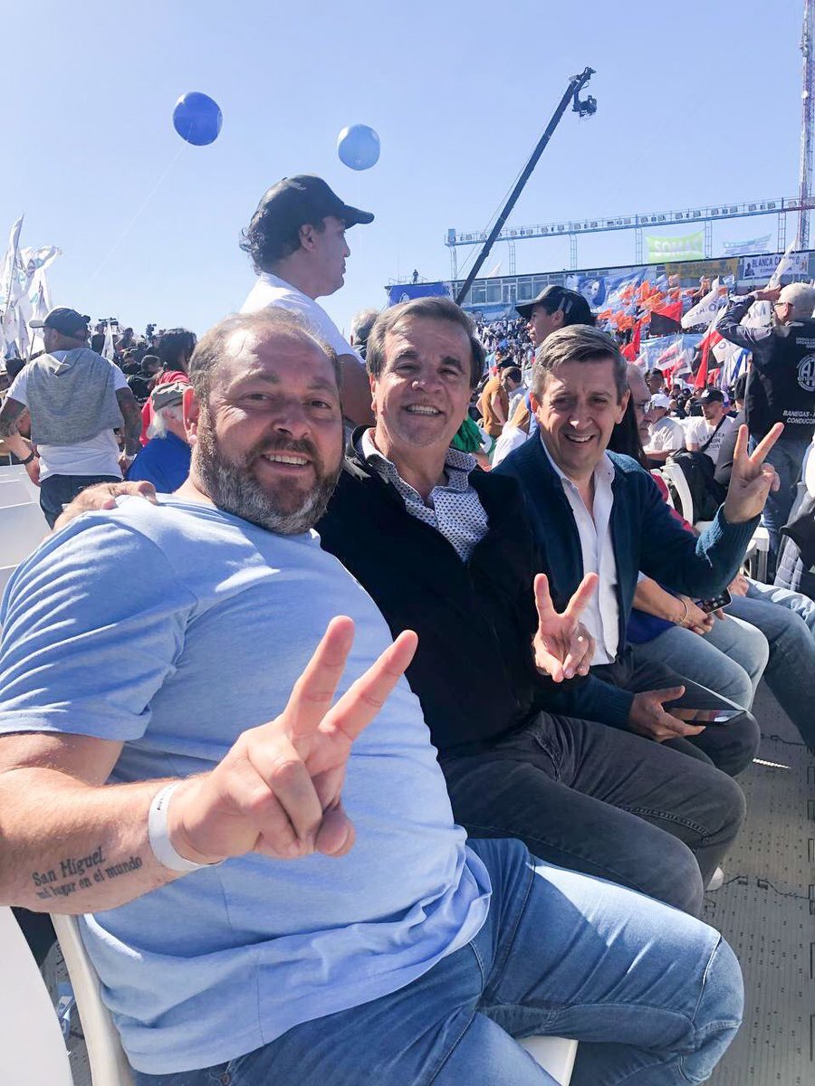 juanjo_castro's tweet photo. #TodosyUnidos

En el día de la Lealtad junto al peronismo de San Miguel en el estadio Arsenal de Sarandí, acompañamos a nuestro candidato a Presidente de #unionporlapatria #SergioMassa y al gobernador #AxelKicillof.

Este 22 de Octubre vota #lista134 completa.

@SergioMassa Presidente
@Kicillofok Gobernador 
@JuanjoCastro Intendente
