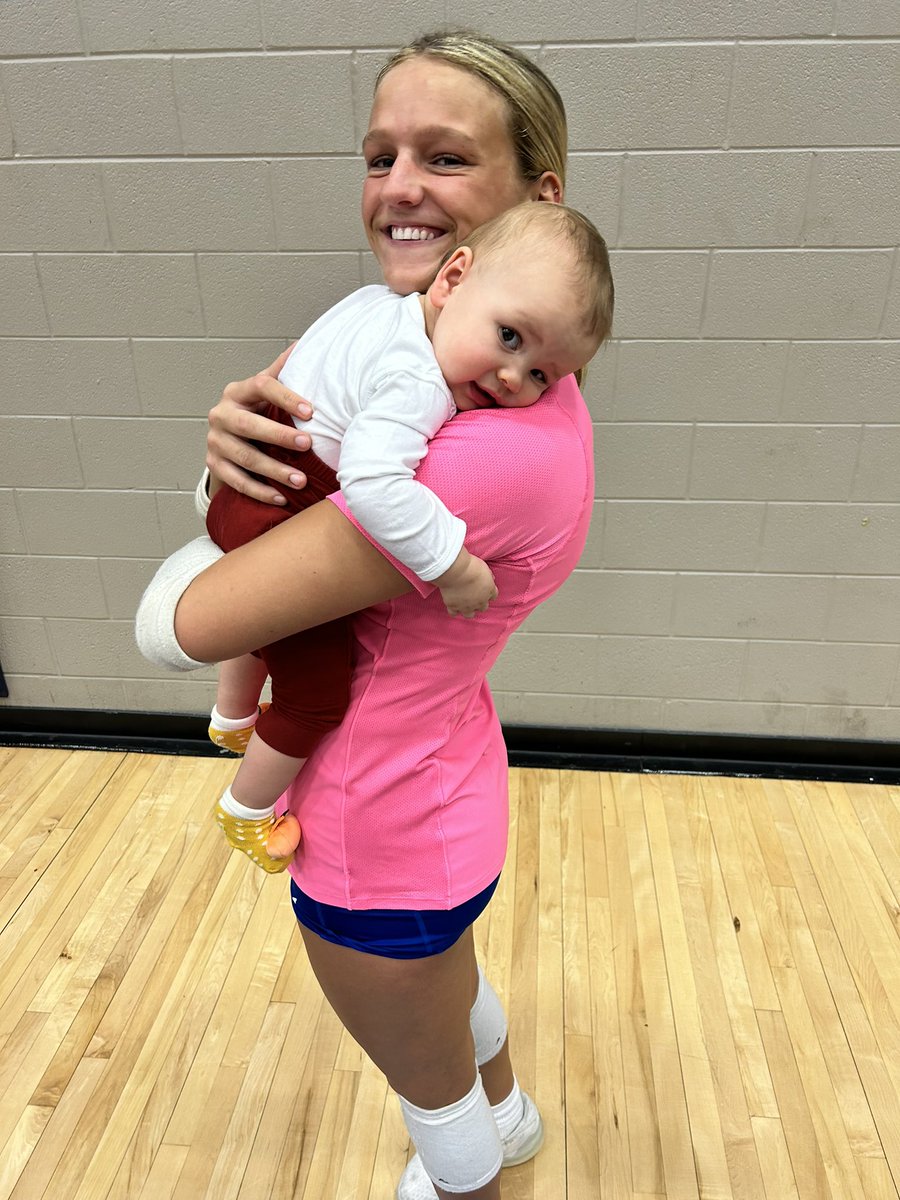 autobryan's tweet photo. ✅ Round One
3-0 win over Brentwood with a very special fan in the stands.
#ontoquarters
#ruthierose
#ringitagain https://t.co/Hs3k2hajCl