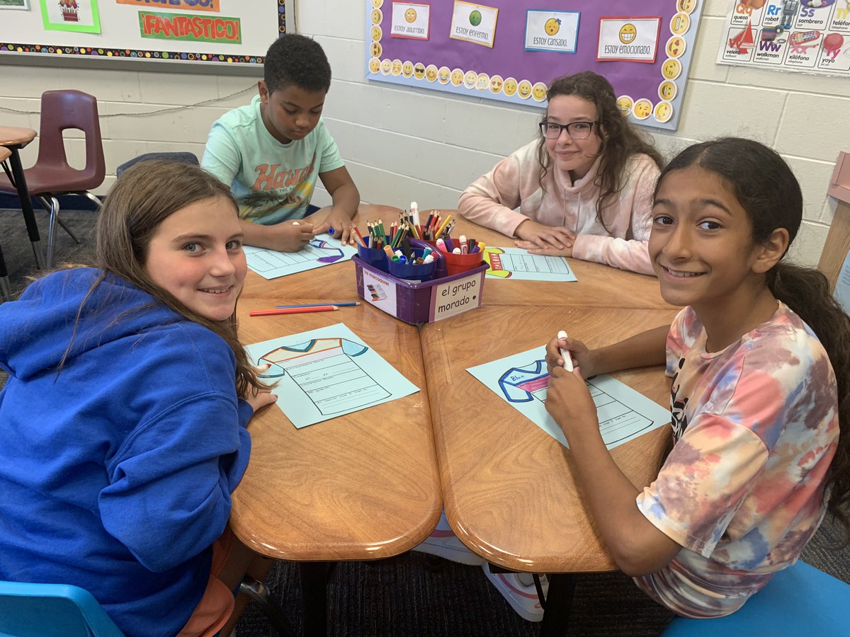 !Somos un equipo! We are a team! 5th graders created “About Me” soccer jerseys to practice review phrases en español and learn about each other! #beartavernpride