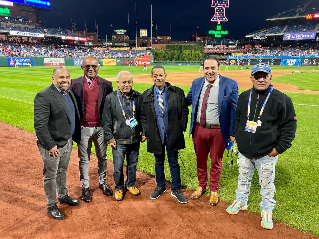 Moisesdeportes1's tweet photo. Aquí con los colegas @Enrique_Rojas1 @beisbolaccionny #zapata #neftali #elchino desde @CitizenBankPark https://t.co/yDqc6OOc7V