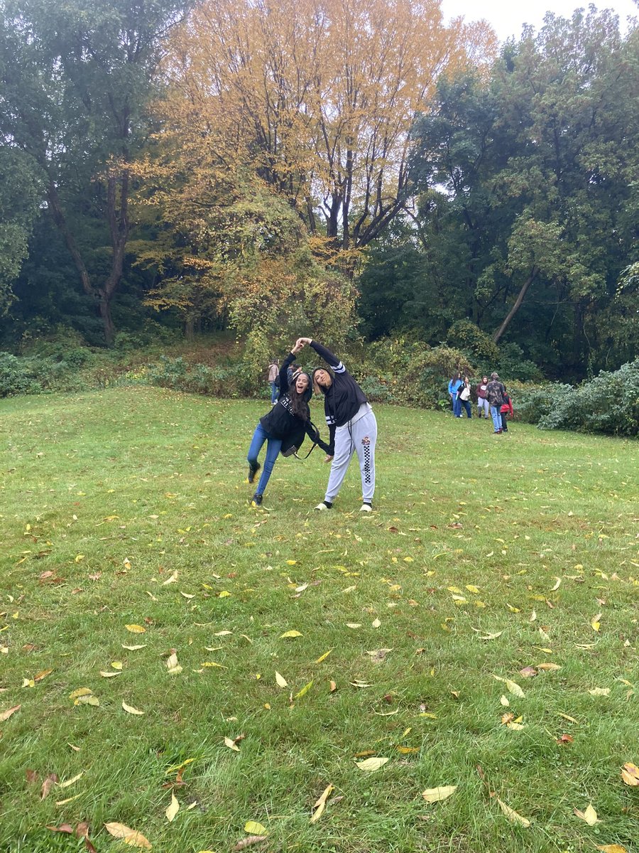 kls_natureED's tweet photo. Academic success starts with building a community. Social studies students @RCSDAMDA worked together to create symbols of community out of natural objects. @RocEcologyP @EarthworksCFY #socialstudies #community #naturebasedlearning #joyinteaching https://t.co/yI7mZGQIUZ