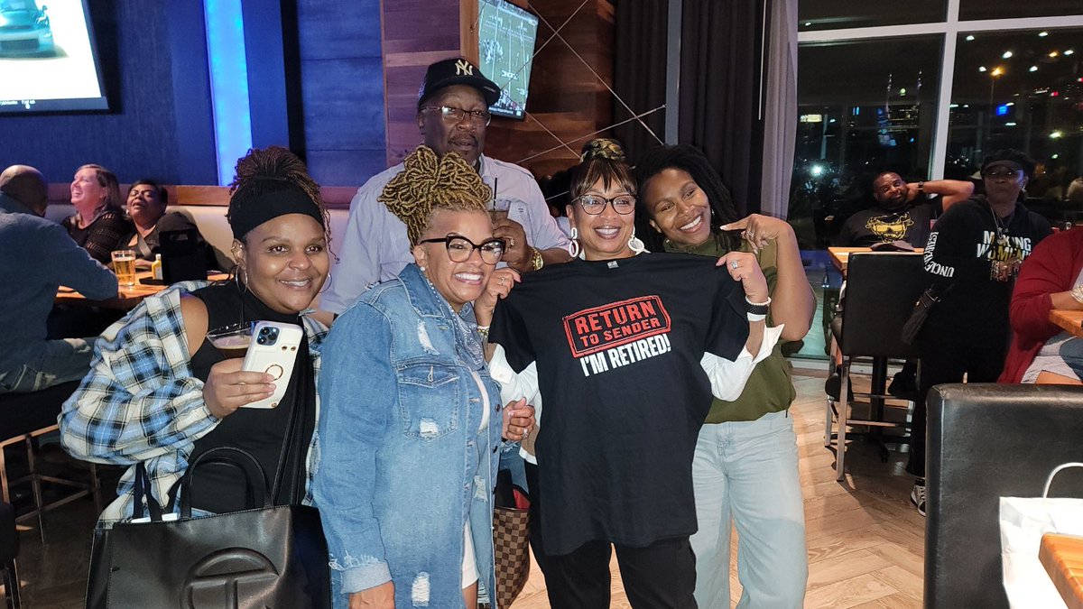 SkyMan1215_'s tweet image. Congrats 🎊🍾 to my lovely wife Ramona, on her retirement from the USPS of 32 years. A wonderful wife, and grandmother. She can’t wait to spend more time with the kiddies! Thanks everyone who came out to help celebrate at Top Golf Nashville. Rain, sleet, snow, it’s time to go! ❤️