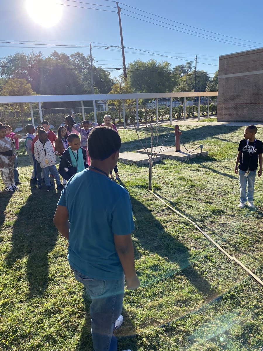 ddp4jc's tweet image. 4.8C Science in action @Anderson_AISD in the early morning …Which direction is the sun in???🌞🌅#inthework #ScienceRising