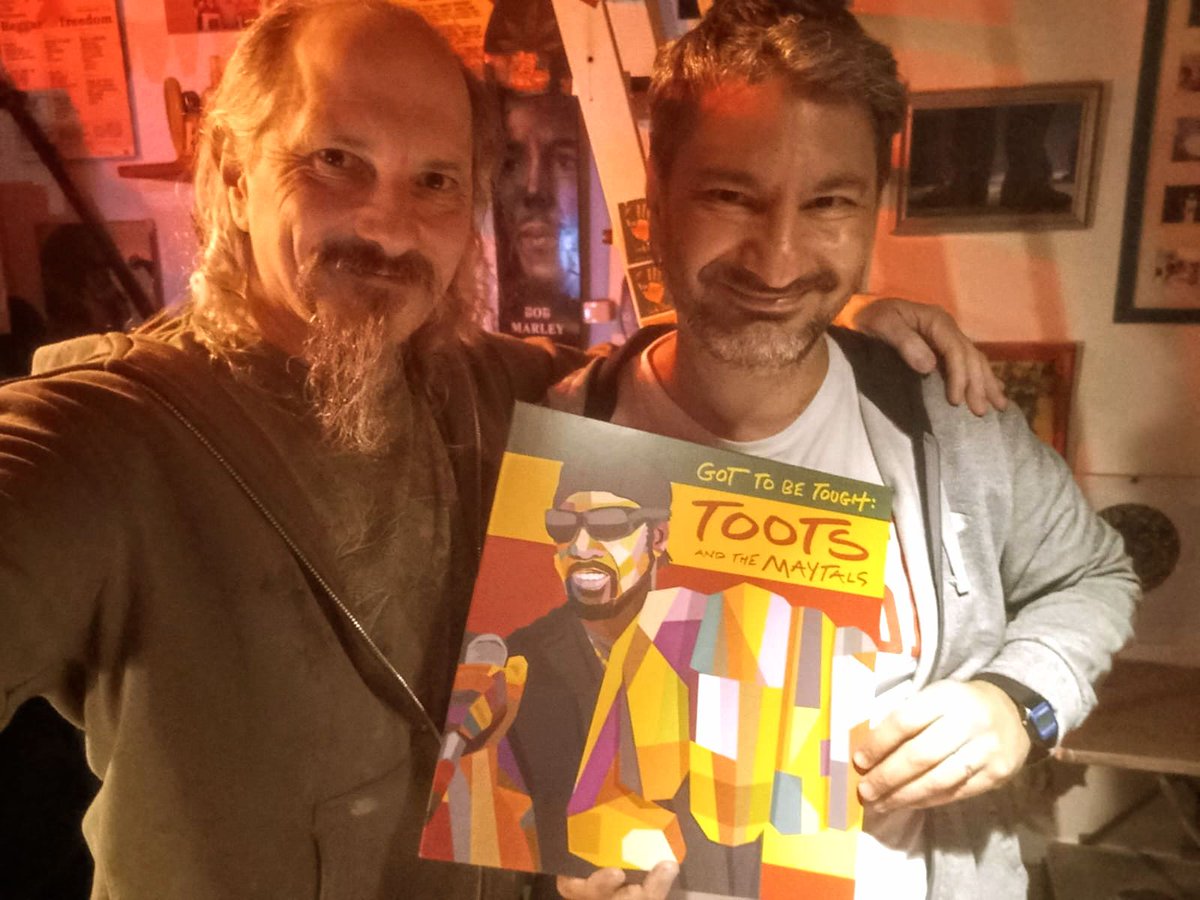 Esto sigue! Hoy visité Estación <a href="/LaDeDiosReggae/">La De Dios</a> para charlar con Santi Palazzo sobre la obra y la música de ya saben quién. Gracias Maestro por la hospitalidad!