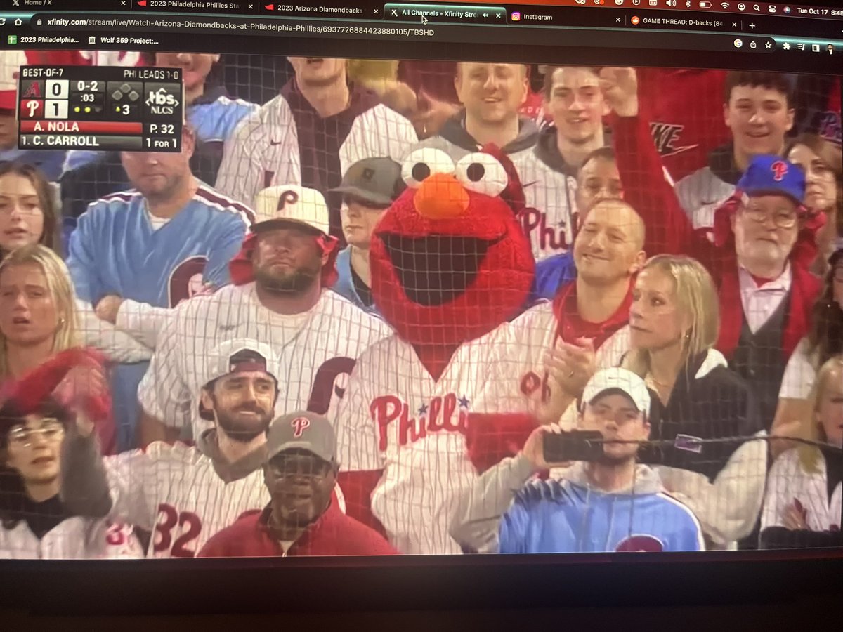 JustTomLevy's tweet photo. The only celebrity that can outdo the Kelce Brothers in Philly #PhillyElmo https://t.co/SQtzShClgJ