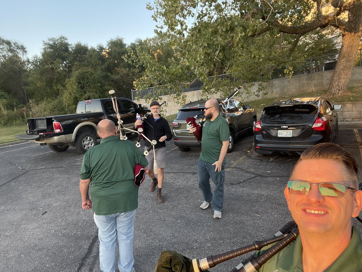 TulsaMetroPB's tweet photo. Fun times randomly out-n-about South Tulsa…
Special thanks to @McNelliesSC for allowing us to assault their patrons ears! #TMPB #bagpipes #tulsa #oklahoma #pipebandlife https://t.co/tp1shEVcmo