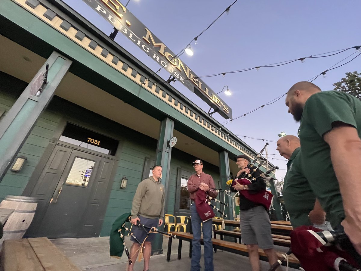 TulsaMetroPB's tweet photo. Fun times randomly out-n-about South Tulsa…
Special thanks to @McNelliesSC for allowing us to assault their patrons ears! #TMPB #bagpipes #tulsa #oklahoma #pipebandlife https://t.co/tp1shEVcmo