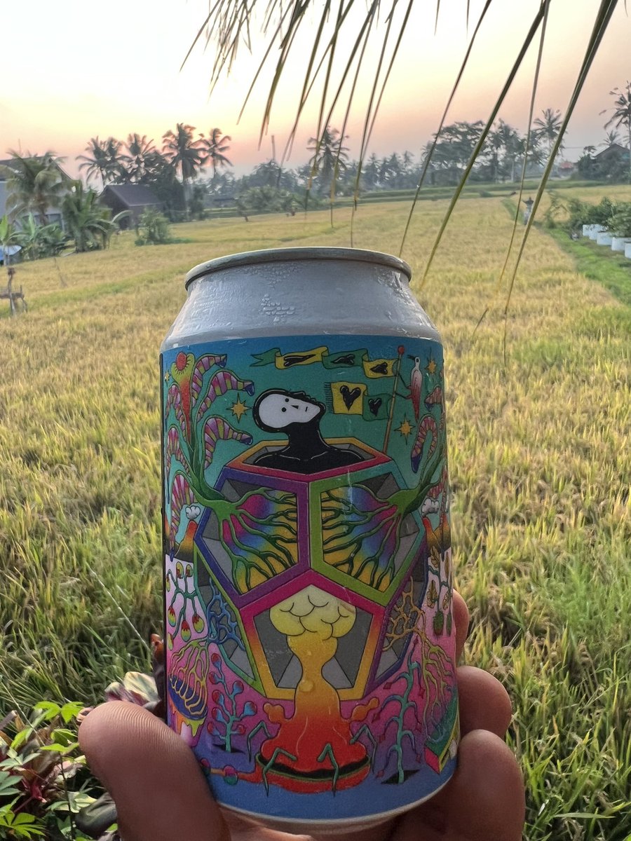 agugn_'s tweet image. Gm! It’s my recent kolab with indonesian craft beer Kura kura Beer for their limited edition “rosella gose”

💀🥳🍻🥳🍻💀