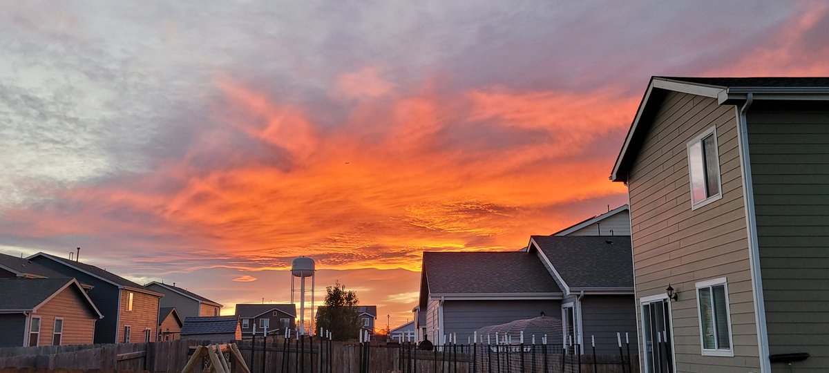 The sky was on fire tonight in Bennett! 🔥😍 #beon9 #9wx @CReppWx @theWXwoman @KathySabine9