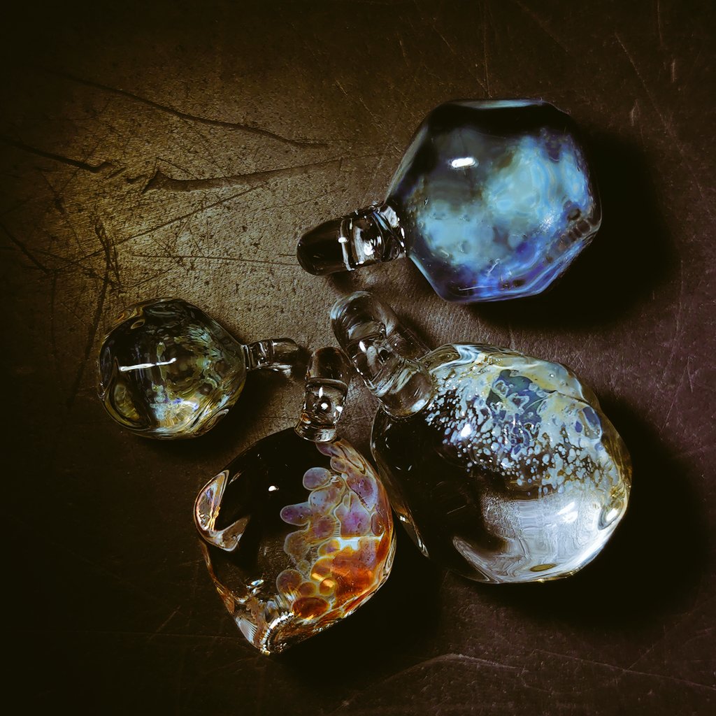 ペンダントトップを作りました。
#ガラスアクセサリー 
#ペンダントトップ
#ボロシリケイトガラス