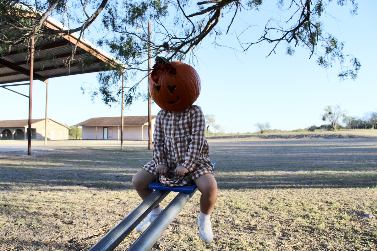 b_michelle_a's tweet photo. 🎃💗 https://t.co/q4vNMtE9Ua