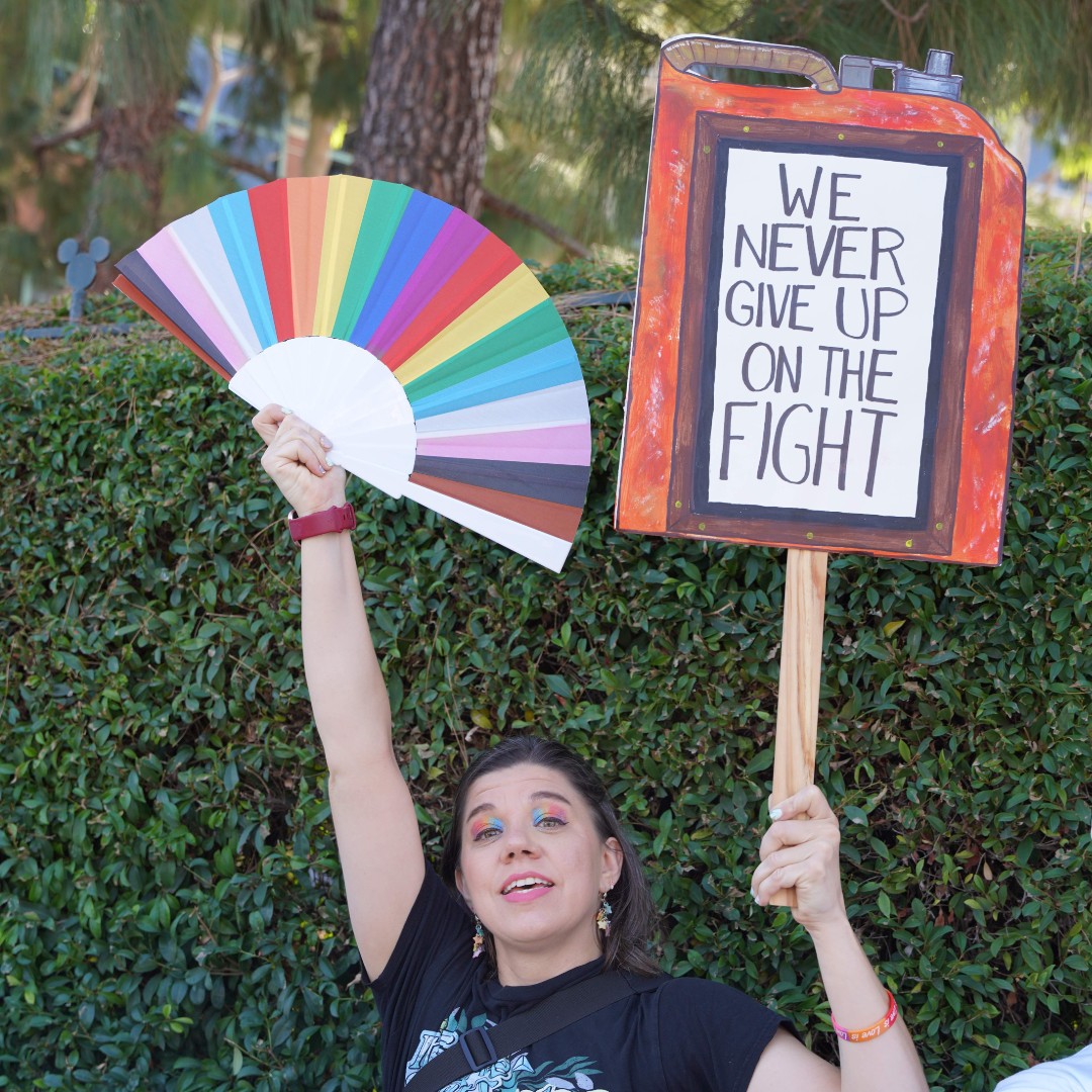 sagaftra's tweet image. 🎬 LA, your dedication on the picket lines drives home the importance of this fight. Thanks to everyone who came out today as we celebrated #Pride365 at Disney. Your presence is essential as we work toward a fair contract. Keep the momentum alive! 🏳️‍🌈🏳️‍⚧️ #SagAftraStrong