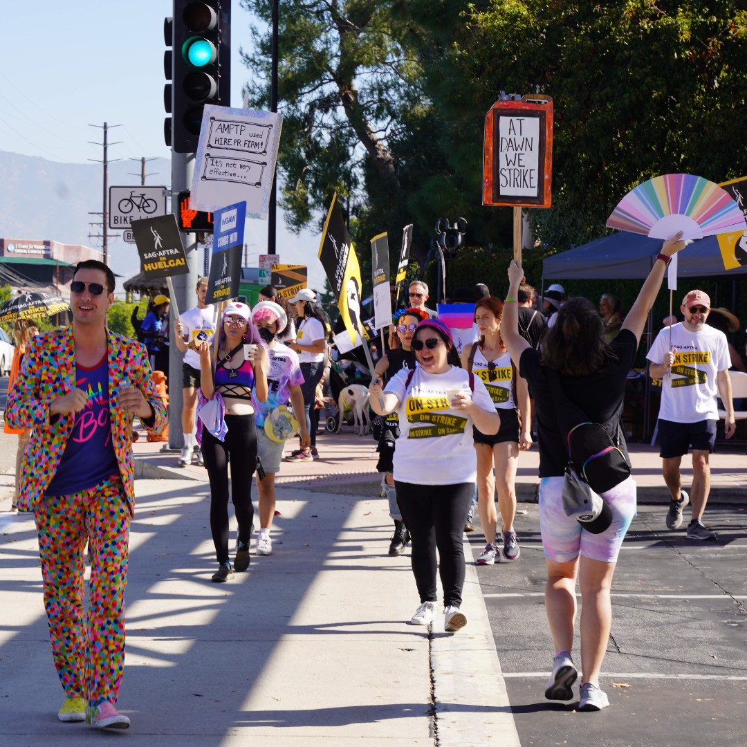 sagaftra's tweet image. 🎬 LA, your dedication on the picket lines drives home the importance of this fight. Thanks to everyone who came out today as we celebrated #Pride365 at Disney. Your presence is essential as we work toward a fair contract. Keep the momentum alive! 🏳️‍🌈🏳️‍⚧️ #SagAftraStrong