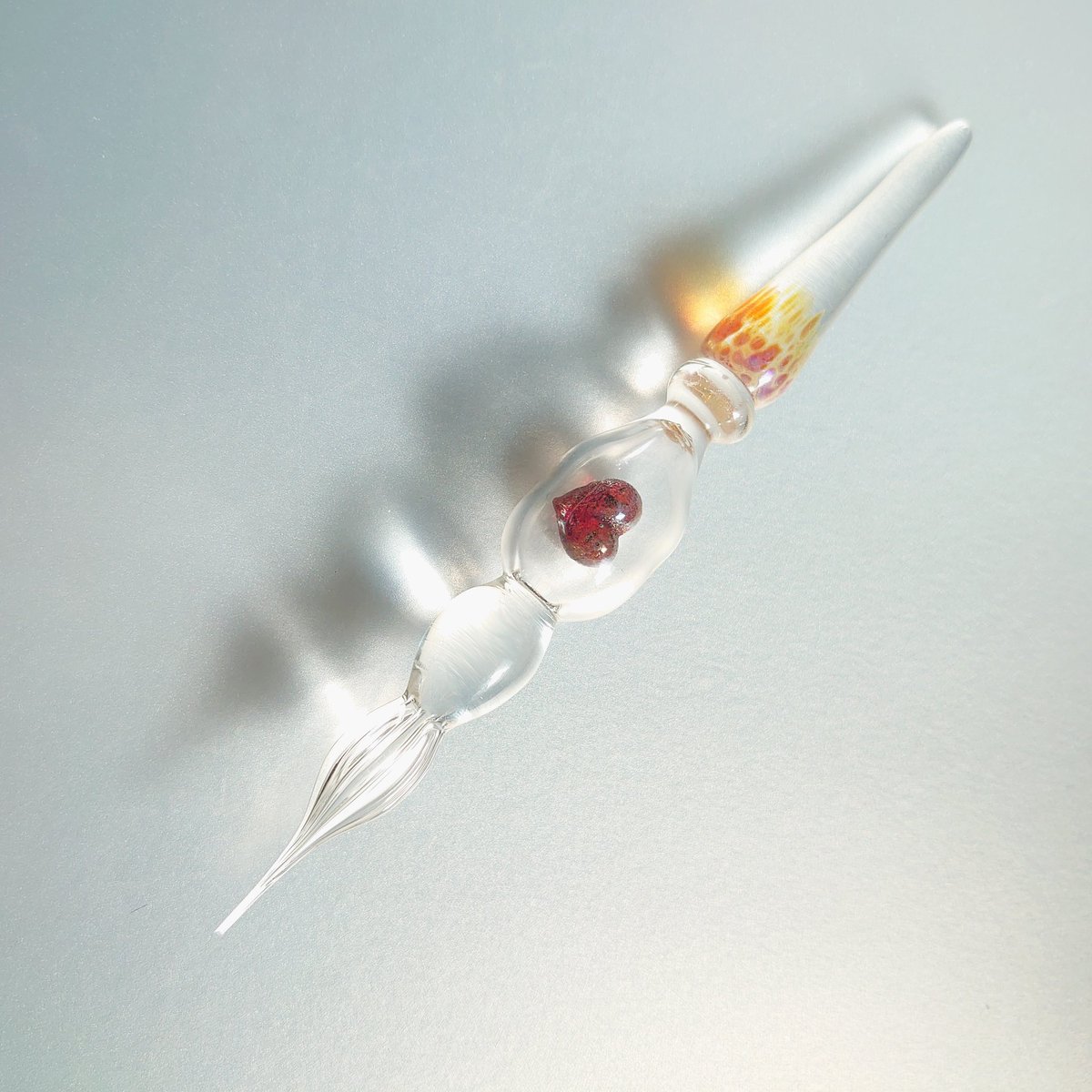 ハートを中空の空間に閉じ込めたガラスペンを作りました。

#ガラスペン 
#ハート