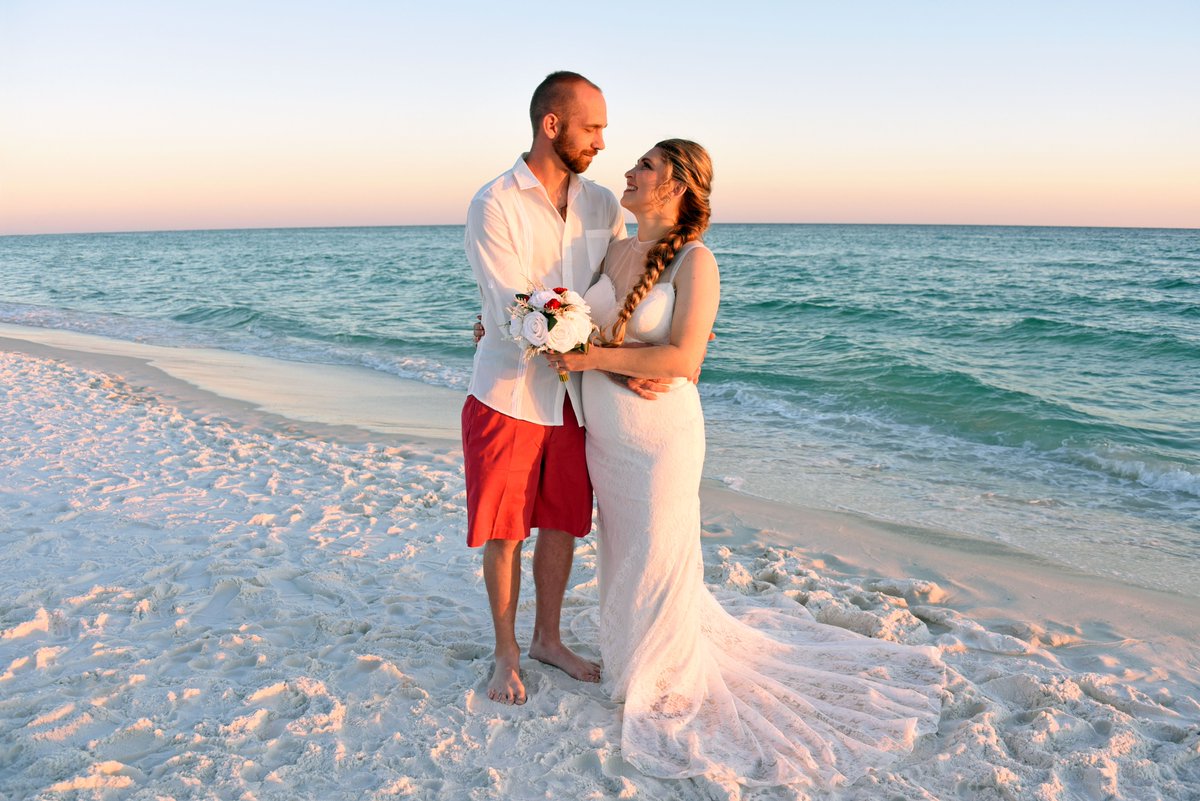 sunsetbeachwed's tweet photo. Missouri sweethearts Joey &amp; Kaylynn tied the knot tonight on Okaloosa Island! Congratulations newlyweds! #beachwedding https://t.co/yTFtxUWRqj