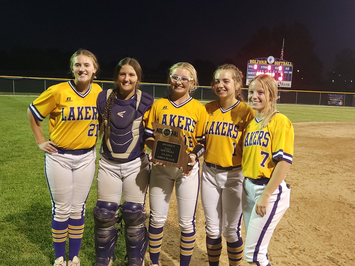 AnnaLucas25's tweet photo. LADY LAKERS ARE BACK TO BACK DISTRICT CHAMPS!!!! https://t.co/5TtQqheWQW