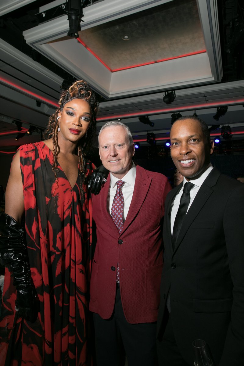 godslovenyc's tweet photo. (1/2) At our 2023 #GoldenHeartAwards @dluddy announced that our delivering 4 *million* meals this year is a 50% increase (!!) since two years ago. Why is this important? https://t.co/8QJb5MIWtg