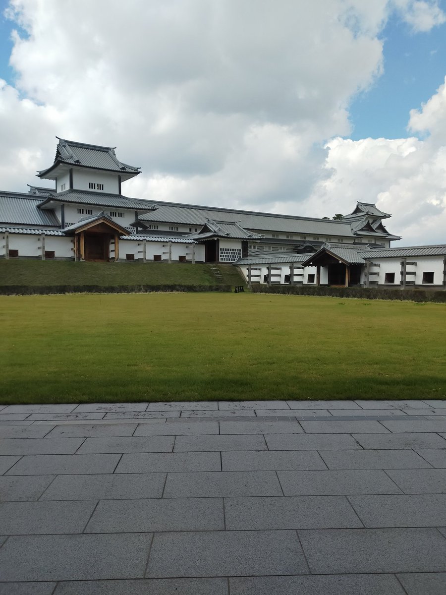 pitarou369's tweet photo. 10月の16日17日で金沢旅行にいってきました！人と風景に癒やされ、食べ物は大満足❗また行きたい😆
#金沢
#兼六園
#おでん https://t.co/HmOfjl7j31