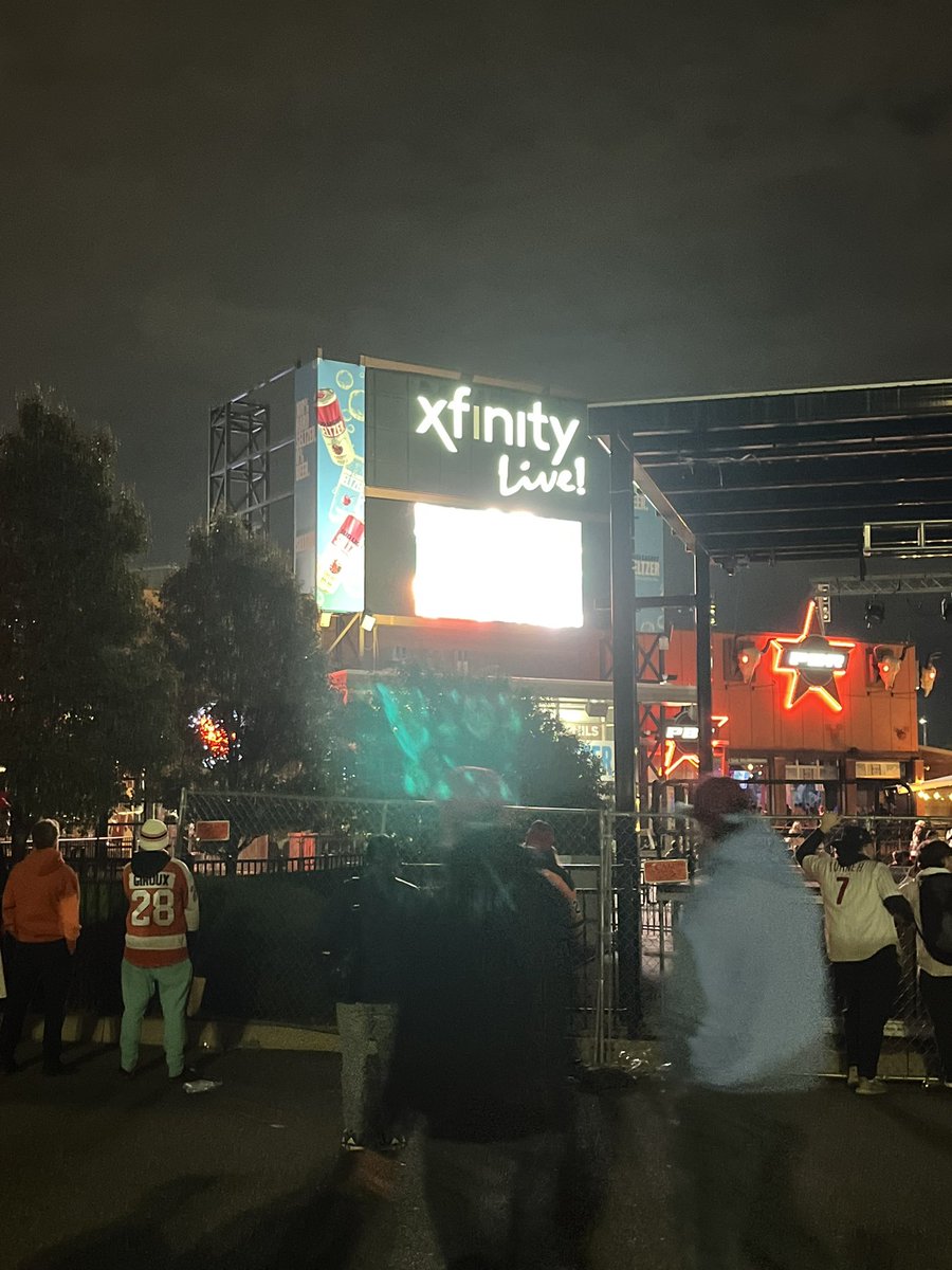 SpottsonGoal's tweet image. #Xfinitylive after the game we’re watchin the Phils!