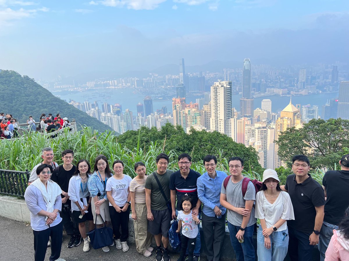 YuanhuaHuang's tweet image. How can a nice conference without a hike? In HK, it’s so easy to have a pleasant path, direct from HKUMed to Victoria Peak! Great fun to walk up together!
#BioCAsia2023 #HKBioinfoSymposium