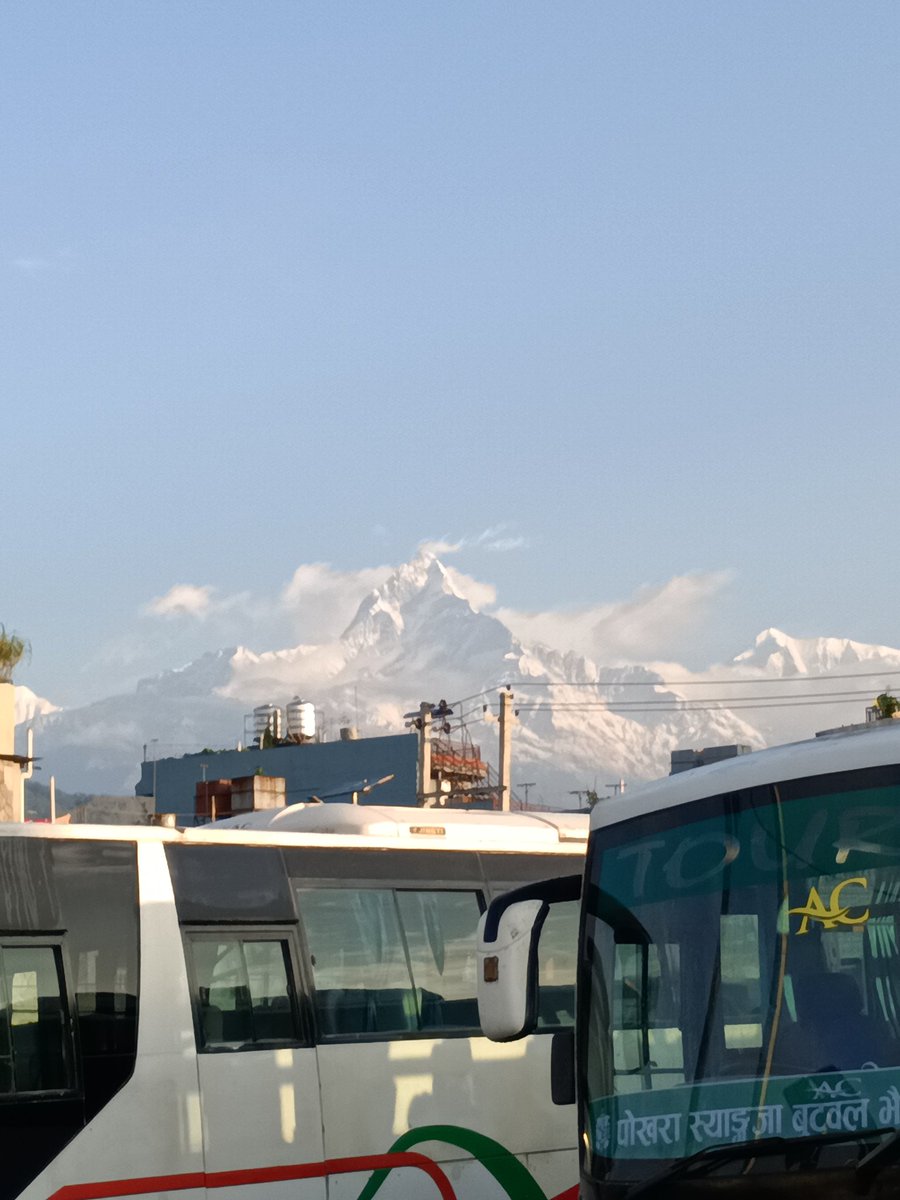 Omg Leute man sieht das Himalaya Gebirge am Busbahnhof 😍😍
