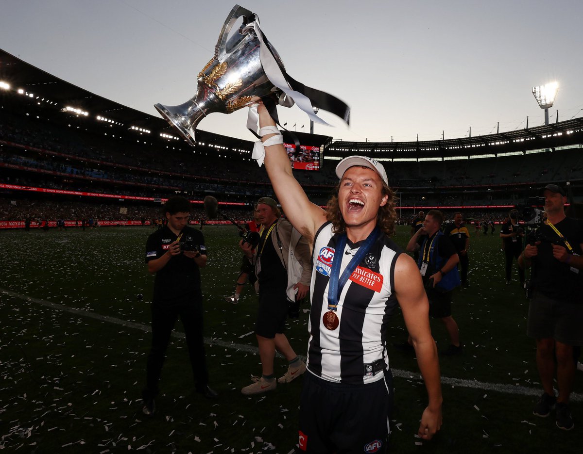 42 games
58 goals
22under22 team
1 Anzac Day medal
1 Premiership medal
Collingwood life member

One of the most entertaining players I’ve witnessed play for Collingwood.