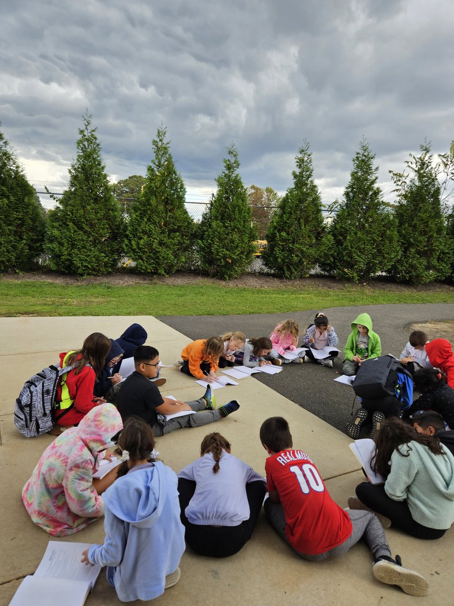 #WriteOut Day 10, In our school library, I gathered📚 on nature, nature poetry, & national parks.  I created a literacy center during small groups where Ss could explore more & read & write about their discoveries. Ss expanded on writing outside! @WriteOutConnect @writingproject