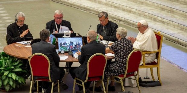 💣 O ataque do Hamas a Israel e a resposta de Israel na Faixa de Gaza estão no centro das preocupações do Papa Francisco e dos membros do Sínodo que se reúnem em Roma até o fim de outubro 👉 bit.ly/3S2mzGa