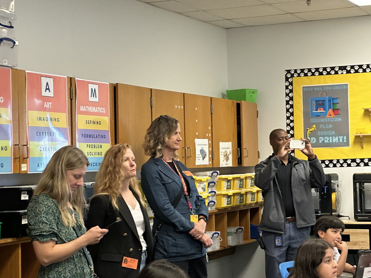 ArellanoTeach's tweet image. Shout out to our 5th grade @SchulzePanthers who did amazing with our @makeymakey lesson today as we had Verizon and Arizona State  University guests in our class! #5thGradeRocks #WeLoveScience #TheSchulzeExperience @Enrichment_IISD