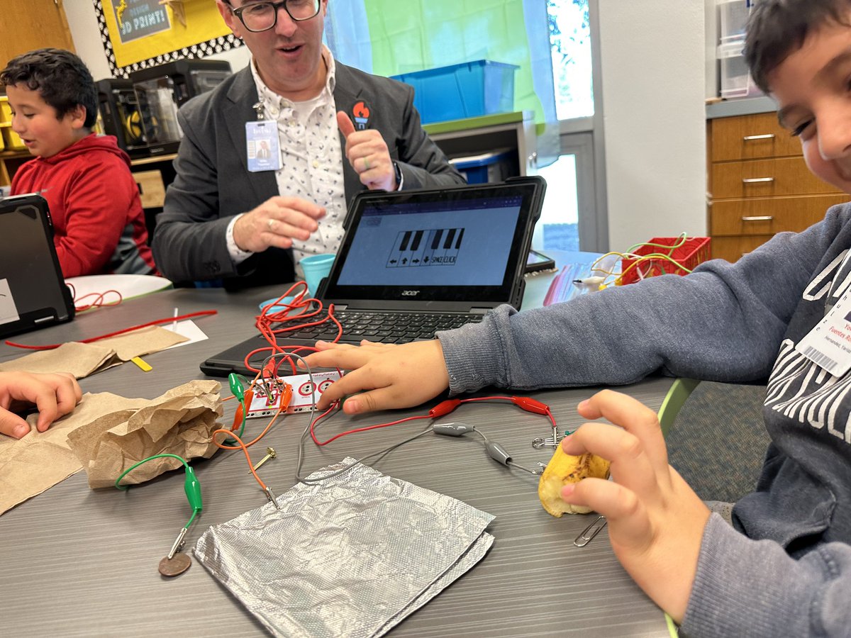 ArellanoTeach's tweet image. Shout out to our 5th grade @SchulzePanthers who did amazing with our @makeymakey lesson today as we had Verizon and Arizona State  University guests in our class! #5thGradeRocks #WeLoveScience #TheSchulzeExperience @Enrichment_IISD