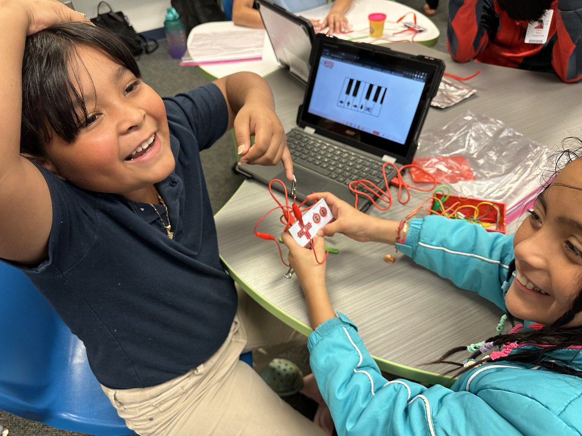 ArellanoTeach's tweet image. Shout out to our 5th grade @SchulzePanthers who did amazing with our @makeymakey lesson today as we had Verizon and Arizona State  University guests in our class! #5thGradeRocks #WeLoveScience #TheSchulzeExperience @Enrichment_IISD