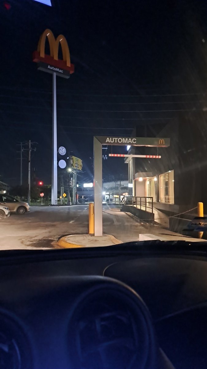 NelVisage's tweet photo. Vengo a @McDonaldsMexico y cerrado... segun es 24 horas... explicame como funciona y no me dejes con el antojo!! #meencantas pero me pusiste triste hoy...
.
.
.
.
#yanomeencantas https://t.co/0UABF2rry6