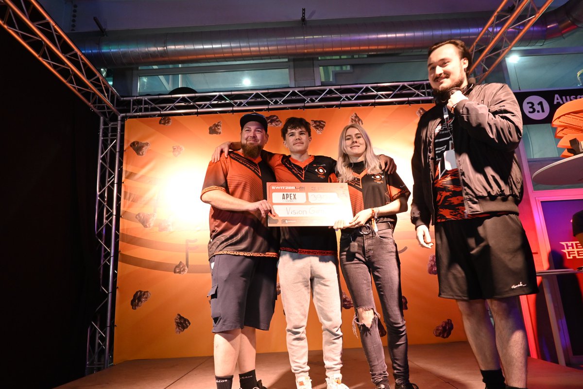 Look at our epic players winning that 3rd place for Apex Legends in SwitzerLAN 2023! 🥉

Congrats, Biertank, Extric, and Vante! GGWP! 🔥
#play4more #VGPower