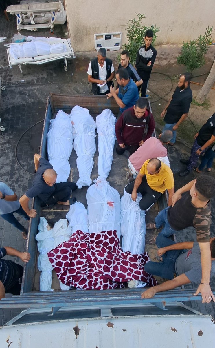 SemaSilkin's tweet photo. Çok öfkeliyim en çok da İsrail medyasının yalanlarına kanıp bir avuç Filistinli’yi yalnız bırakanlara

Gündelik kıyafeti iç çamaşırı türevi olan birinin kamyonet kasasındaki görüntüsü üzerinden dünyayı ayağa kaldıranlar savaş suçu aradığınız bir kamyonet kasası varsa işte burada https://t.co/UcwagzwXcG