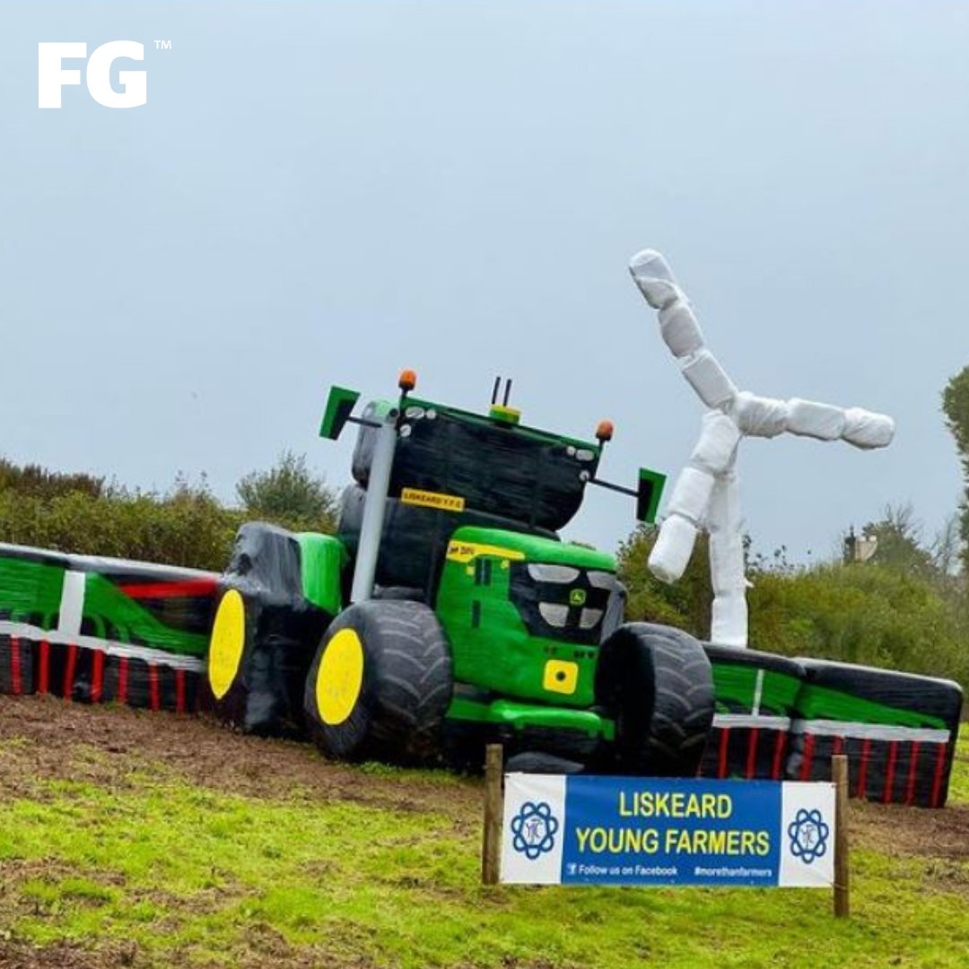 You might just want to look twice at this picture 👀 At first glance it looks to be a <a href="/JohnDeere/">John Deere USA</a> #tractor with dribble bars...but its actually Liskeard YFC's effort at the #NationalYoungFarmersWeek bale model display 🤩 Round of applause folks 👏
