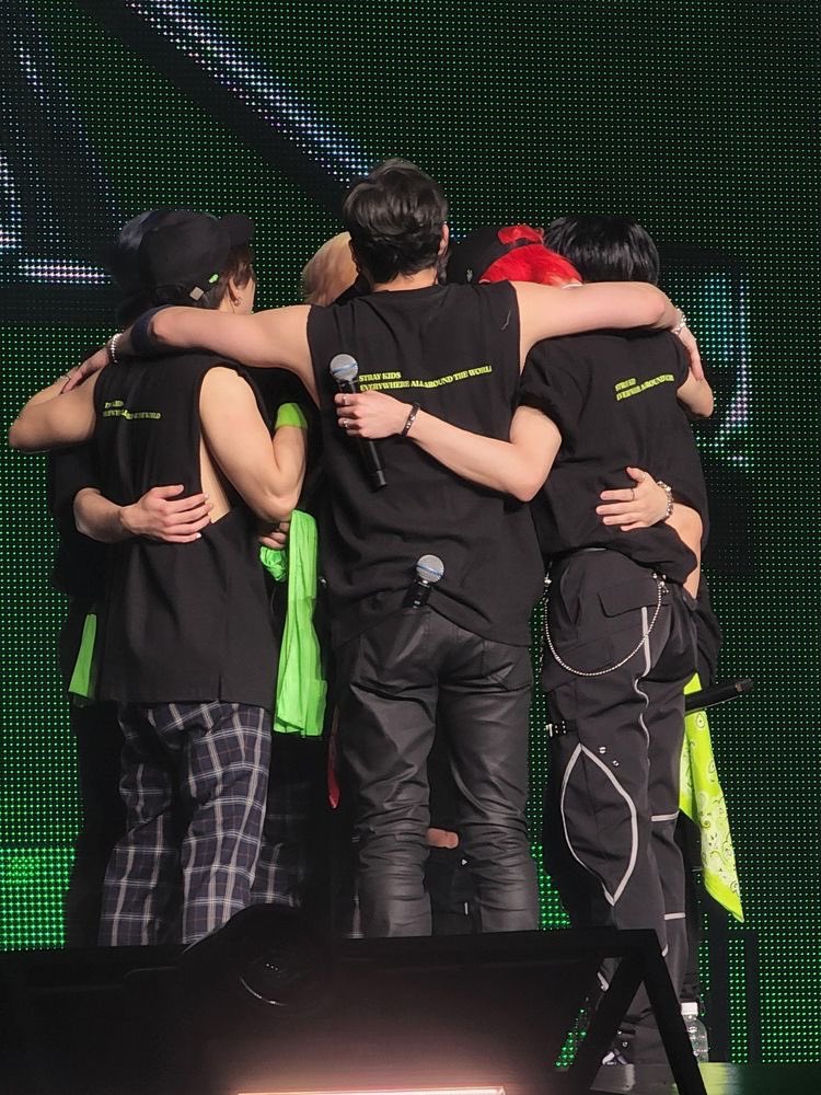 skz hugs ~ a devastating thread for the touch starved :)