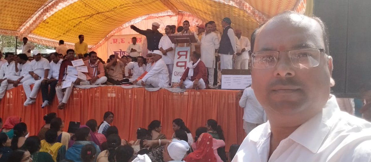 Kuldeep67614767's tweet photo. आशा और उम्मीद के साथ एक बार फिर लखनऊ की धरती पर अपनी मांगों को लेकर शिक्षामित्र लाखों की संख्या मे पहुचे मा.मुख्यमंत्रीजी निराश मत करना। #यूपी_में_मरते_शिक्षामित्र 🙏
@myogiadityanath @narendramodi @dpradhanbjp @rajnathsingh @BJP4India @Aamitabh2 @shivkmishra @PTI_News @ABPNews https://t.co/z299nuI0D9