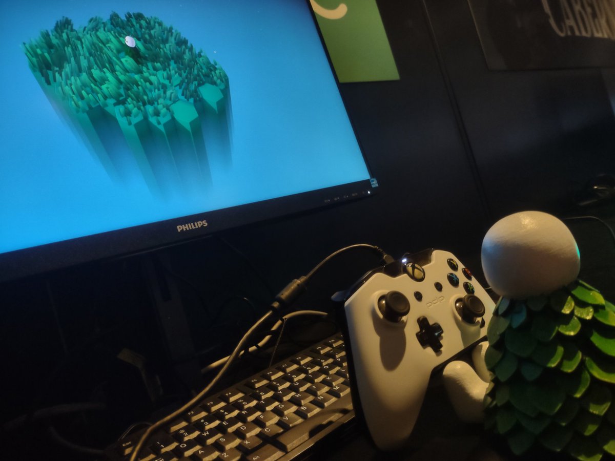 Little guy is presenting. Please be nice to him🍃