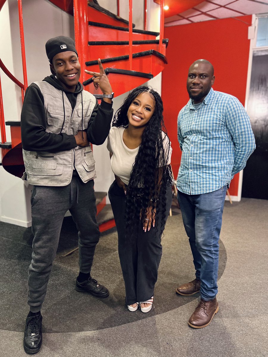 iMisred's tweet image. Yesterday with Students from @radioacademyafrica @tonyfridayzw 
#sharingKnowledge
#Radio