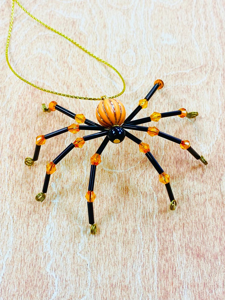Beautiful handmade Halloween spider decoration #halloween #handmade #spider dianasiancrafts.etsy.com/listing/156815…