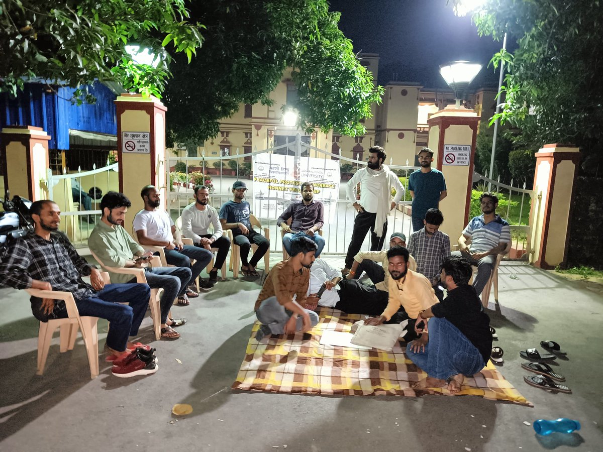 brsoofficial's tweet photo. Research scholars at BHU have been consistently advocating for an augmentation of non-NET fellowships,yet the University has remained unresponsive.Question that arises is when these research scholars will finally be acknowledged?
#HikeNonNETfellowship 

@ugc_india @VCofficeBHU https://t.co/H9VUDH9Iju